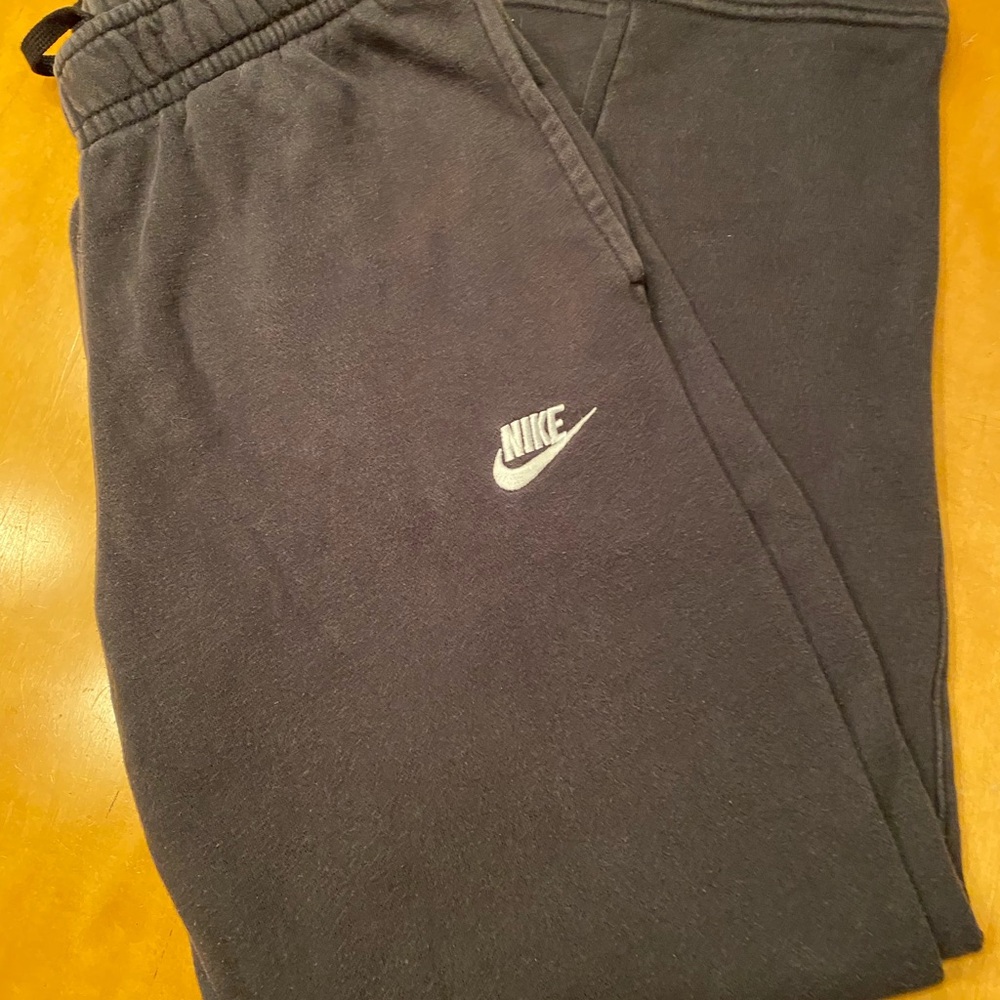 Nike Black Joggers for Men - Picture 4 of 5